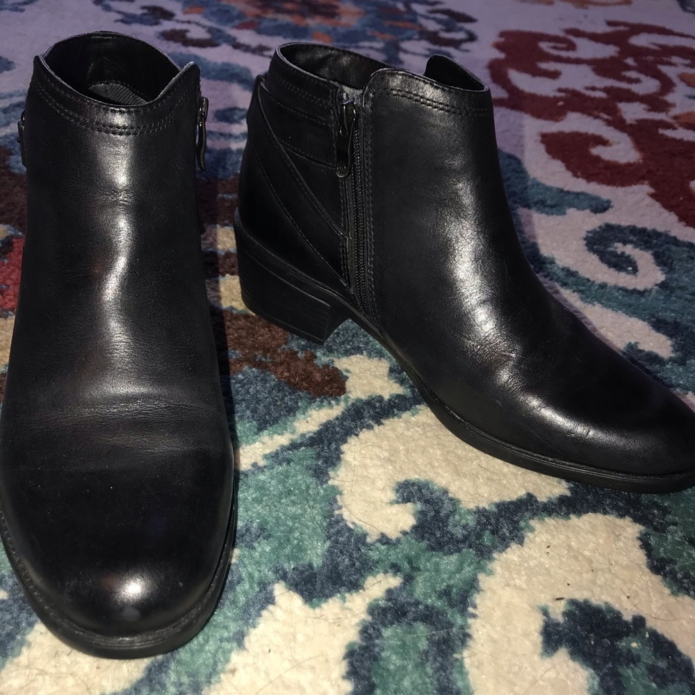 Bussola ankle booties, black, size 8. Like new.
